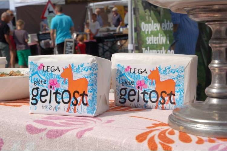 ekte geitost fra fjellet i telemark